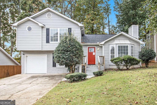 view of front of home featuring a front lawn and a garage