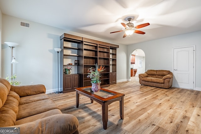 living room with light wood-type flooring and ceiling fan