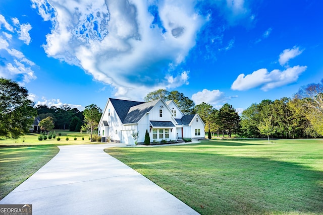 view of front facade with a front lawn