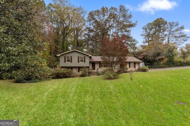 tri-level home featuring a front yard