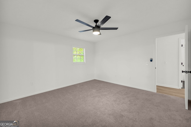 unfurnished room with light carpet and ceiling fan