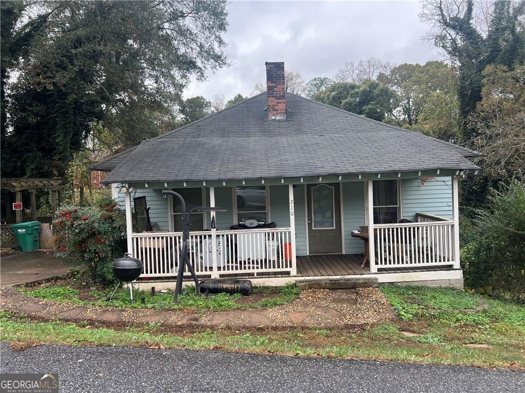 view of front of house with a porch