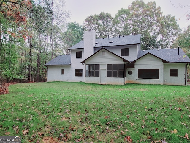 back of house featuring a lawn