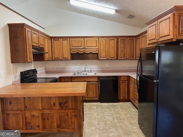 kitchen with lofted ceiling, kitchen peninsula, black appliances, a textured ceiling, and sink