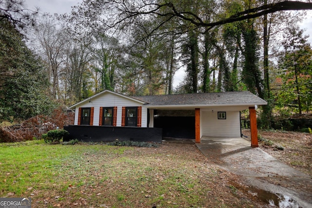 ranch-style house featuring a carport and a front yard