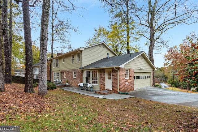 view of front facade featuring a garage