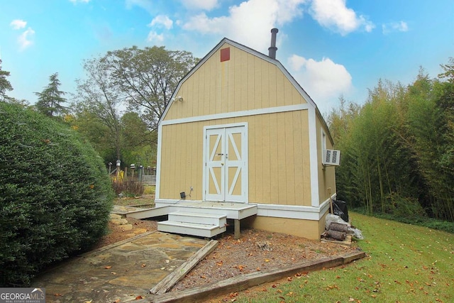 view of outdoor structure with a yard