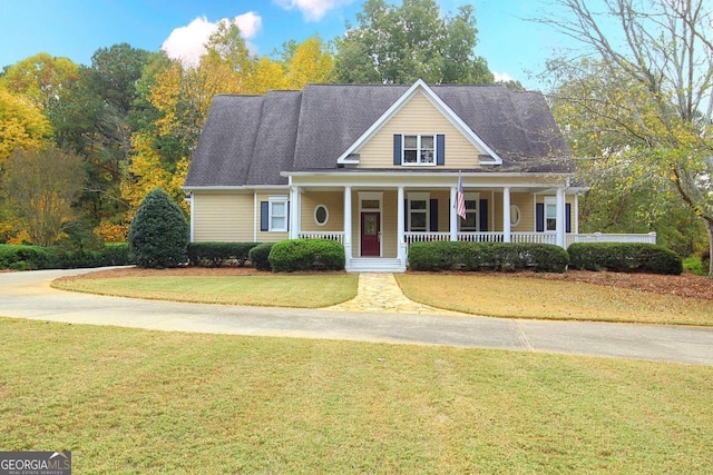 view of front of home featuring a front yard