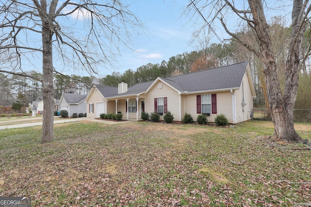 ranch-style house featuring covered porch and a front lawn