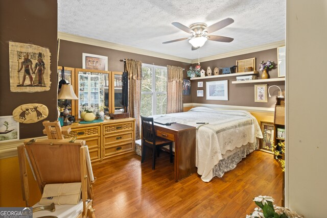 bedroom featuring ornamental molding, hardwood / wood-style flooring, and ceiling fan