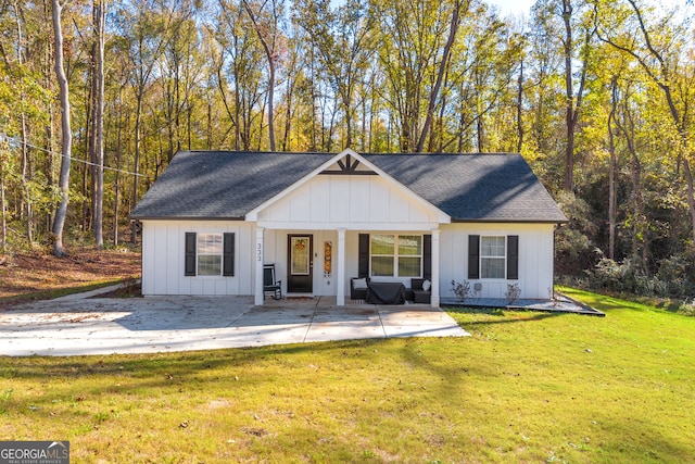 view of front of house featuring a front yard and a porch