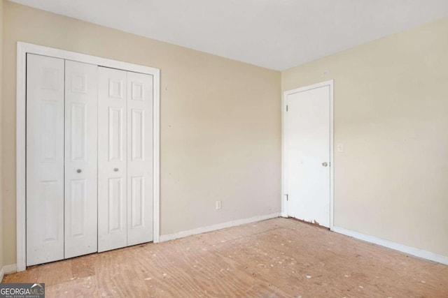 unfurnished bedroom featuring a closet