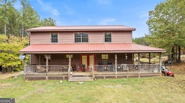 farmhouse inspired home with a front yard