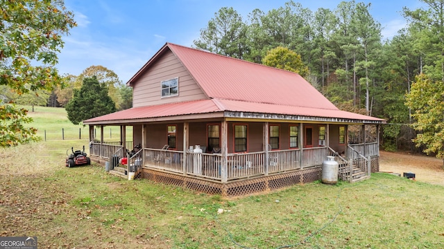 country-style home with a porch and a front lawn