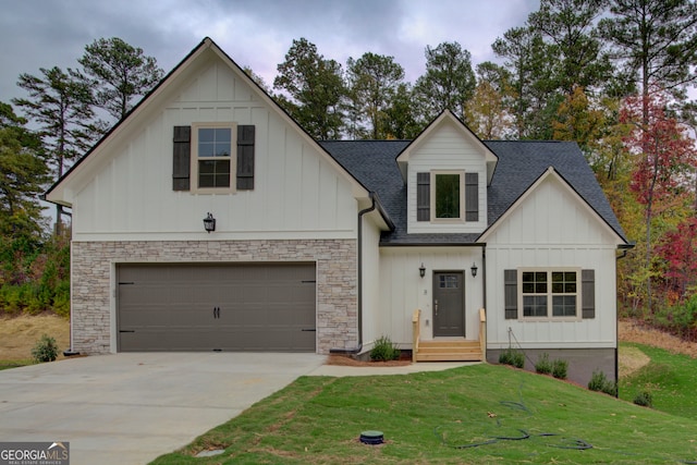 modern farmhouse style home featuring a garage and a front lawn