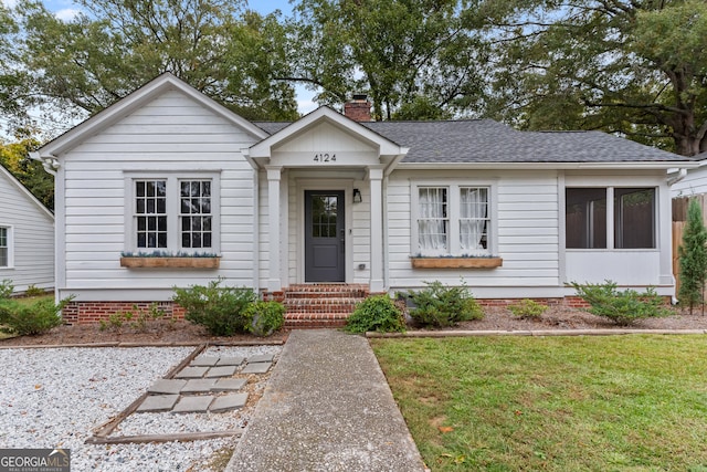 view of front of house featuring a front lawn