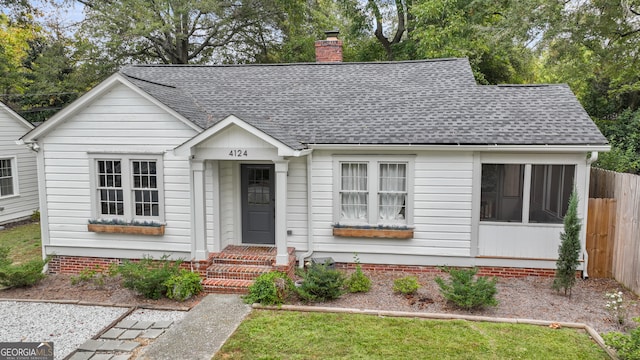 view of front of home featuring a front yard