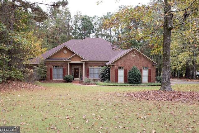 view of front of home with a front lawn