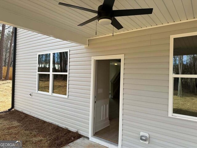 entrance to property with a ceiling fan