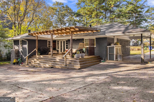 view of front of home featuring a pergola