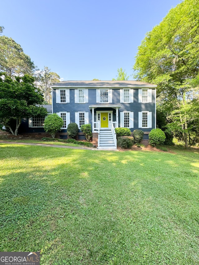 view of front of property with a front lawn