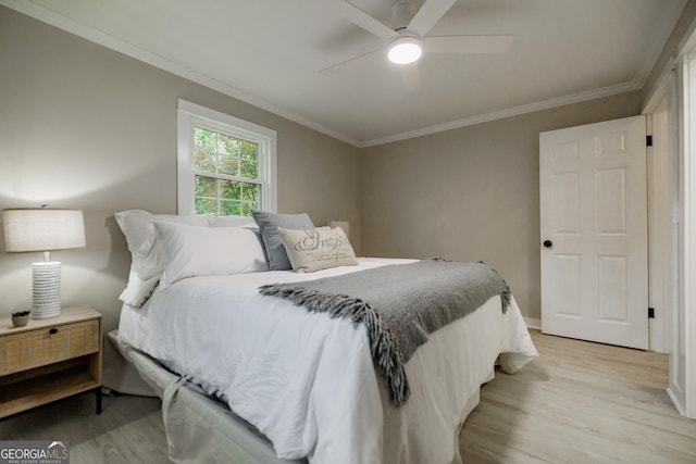 bedroom with ceiling fan, crown molding, and light hardwood / wood-style floors