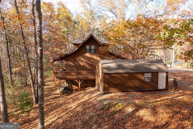 view of outbuilding