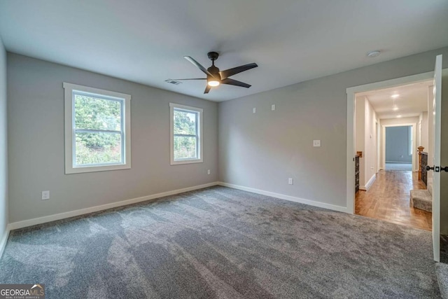 unfurnished room with light carpet and ceiling fan