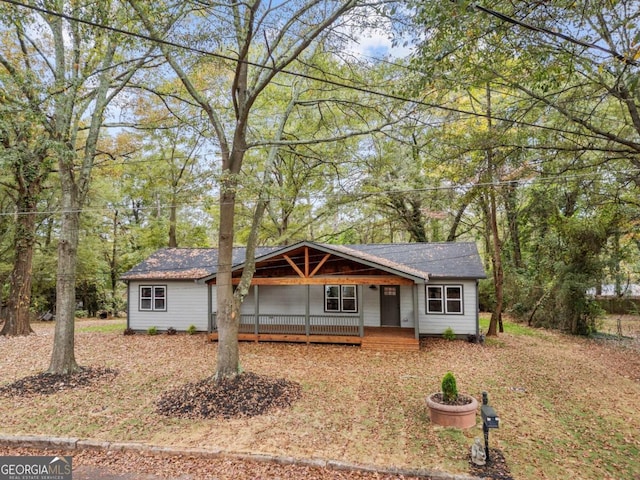 single story home with covered porch