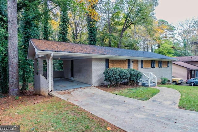 single story home featuring a carport and a front yard