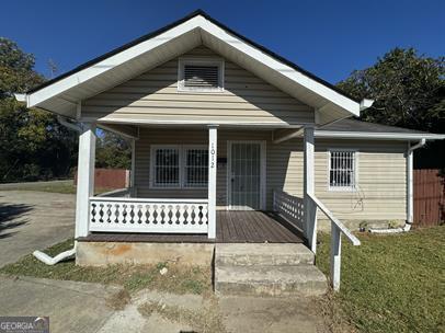 bungalow-style house featuring covered porch