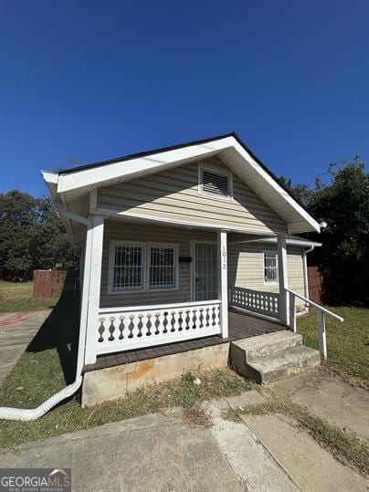 view of front of property featuring covered porch