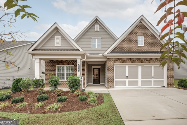 craftsman house featuring a garage