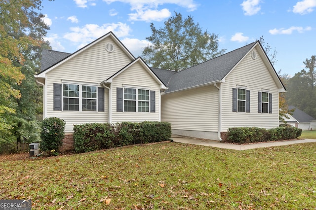 view of front of home with a front yard