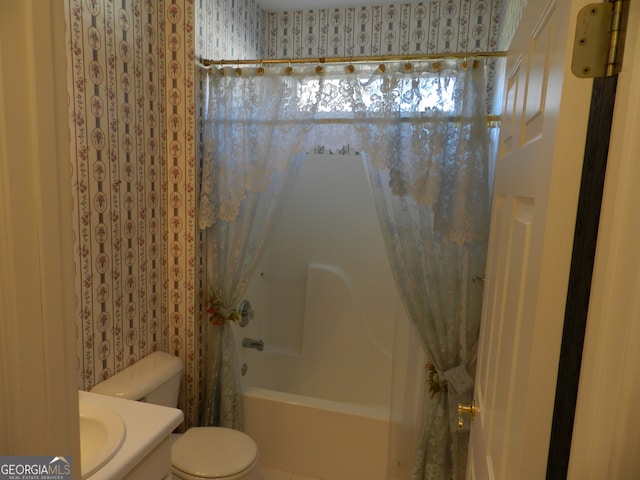 full bathroom with shower / tub combo with curtain, vanity, and toilet