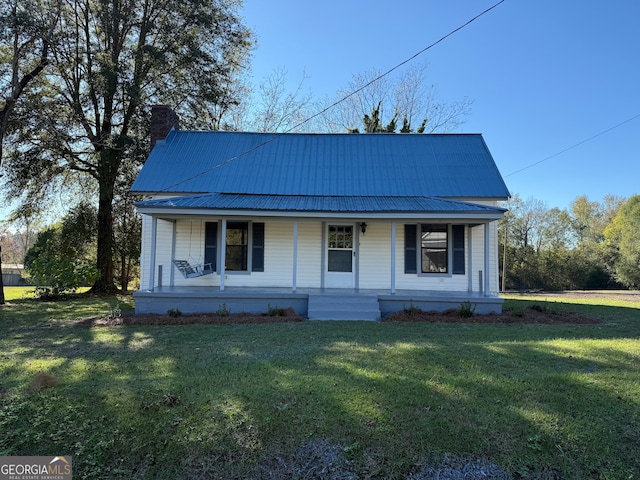 view of front of house featuring a porch and a front lawn