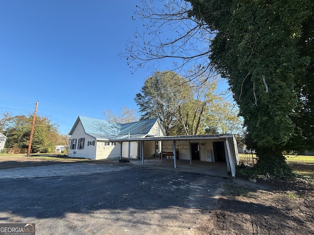 view of front facade with a carport