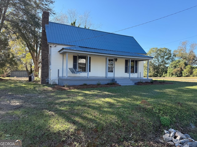 view of front of home featuring a front yard and a porch