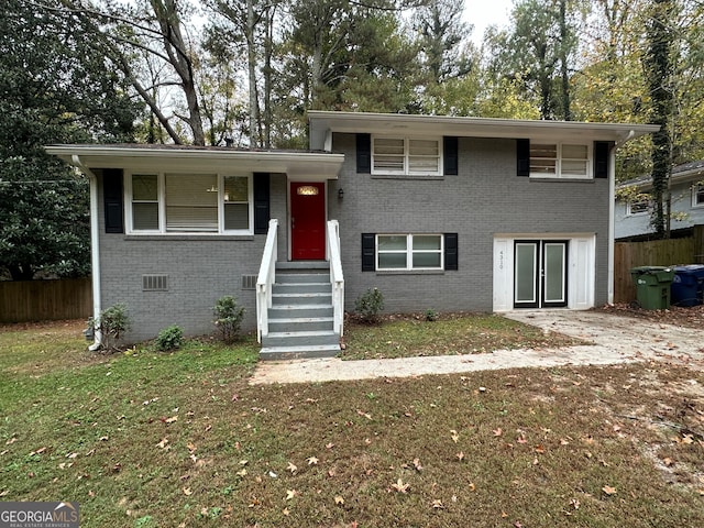 tri-level home featuring a front lawn