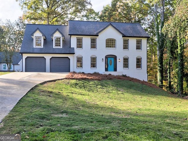 view of front of property featuring a garage and a front yard