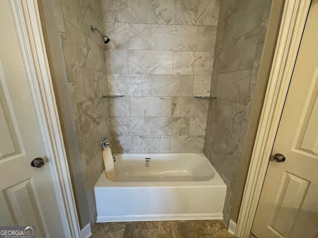 bathroom with tiled shower / bath combo