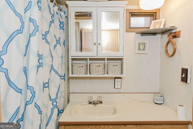 bathroom with vanity