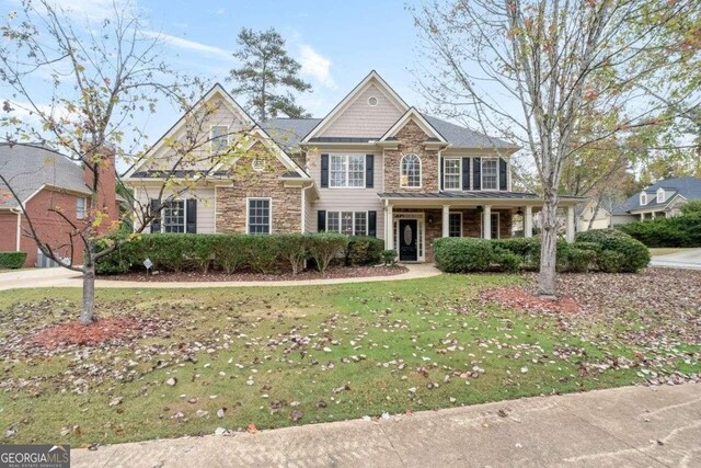 view of front facade with a front lawn