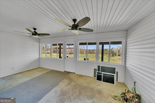 unfurnished sunroom with a wealth of natural light and ceiling fan