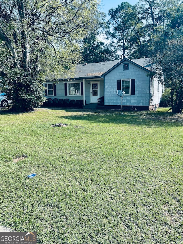 ranch-style house featuring a front yard