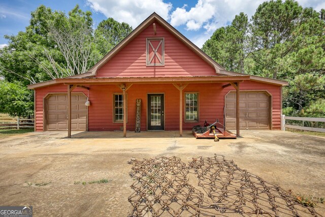 view of front facade featuring a garage