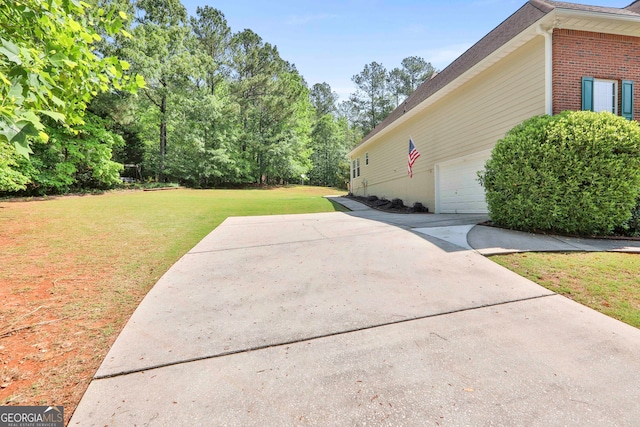 view of yard with a garage