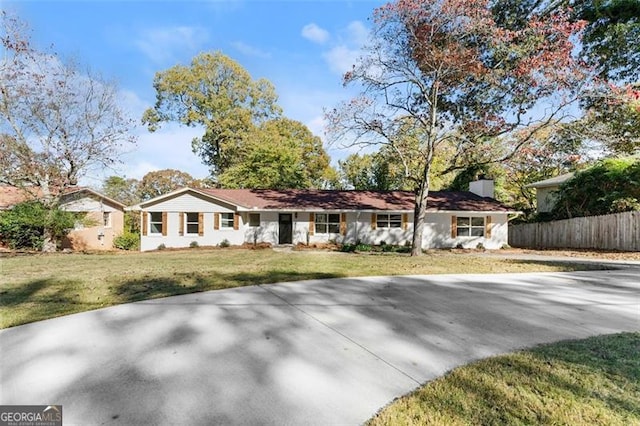 single story home with a front lawn