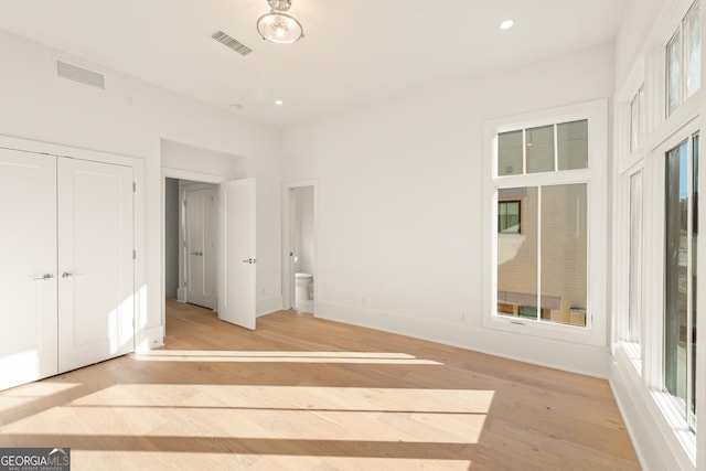 10871 Serenbe Ln, Chattahoochee Hills, GA 30268 - unfurnished bedroom with light wood-style floors, recessed lighting, and ensuite bath