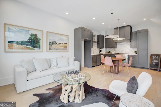 10871 Serenbe Ln, Chattahoochee Hills, GA 30268 - living area featuring light wood finished floors and recessed lighting
